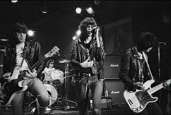 Ramones_at_CBGBs